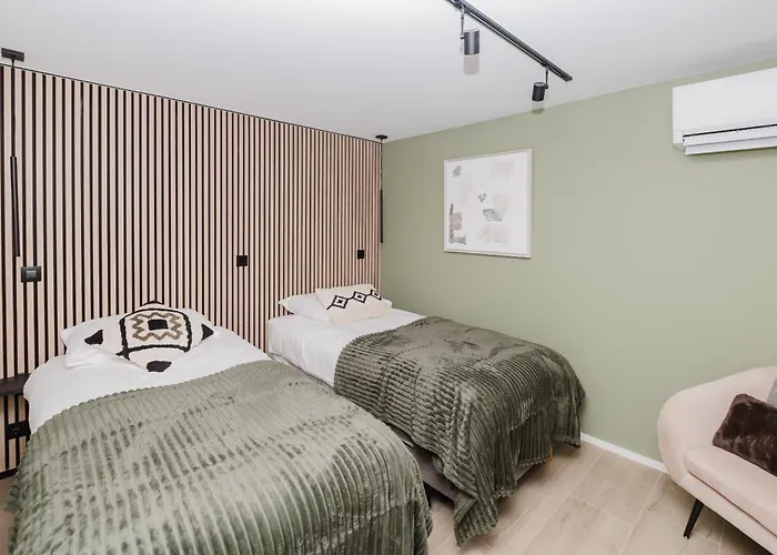 Nature Village - Homely N°24 - 8 Personnes Avec Jacuzzi